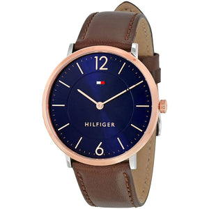 Tommy Hilfiger James 1710354 herrklocka med brunt läderarmband och roséfärgad boett, visad framifrån.