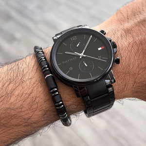 Tommy Hilfiger Daniel 1710414 herrklocka med svart stålarmband och svart boett, visad framifrån.