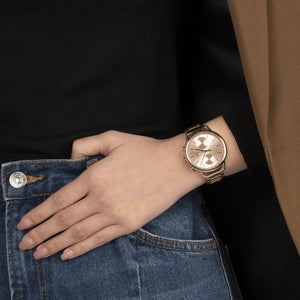 Tommy Hilfiger Carly 1781915 damklocka med roséguldfärgat stålarmband och roséguldfärgad boett, visad framifrån.