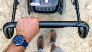 Tommy Hilfiger Bank 1791721 herrklocka med blått silikonarmband och grå boett, visad framifrån.