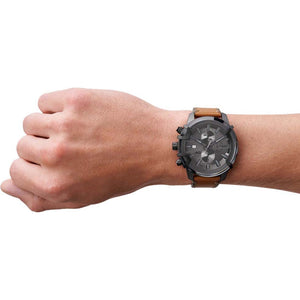 Produktbild av Diesel DZ4569, Griffed herrklocka med 48 mm boett.