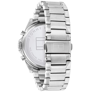 Tommy Hilfiger Baker 1710448 herrklocka med silverfärgat stålarmband och blå urtavla, visad framifrån.
