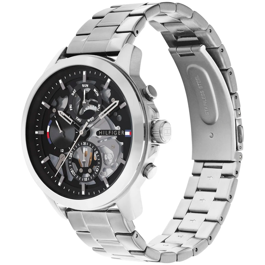 Tommy Hilfiger Henry 1710477 herrklocka med silverfärgat stålarmband och svart urtavla, visad framifrån.