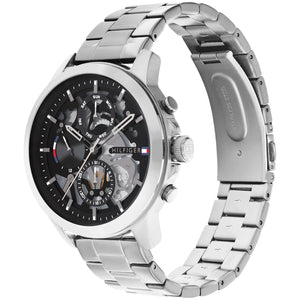 Tommy Hilfiger Henry 1710477 herrklocka med silverfärgat stålarmband och svart urtavla, visad framifrån.