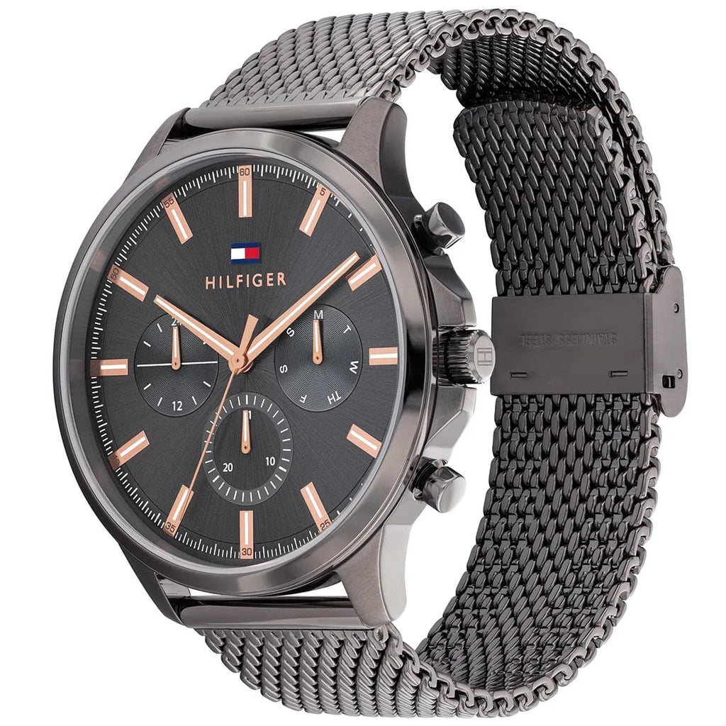 Tommy Hilfiger Ryder 1710500 herrklocka med grått stålarmband och grå boett, visad framifrån.