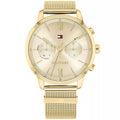 Tommy Hilfiger Blake 1782302 damklocka med guldfärgat stålarmband och guldfärgad boett, visad framifrån.