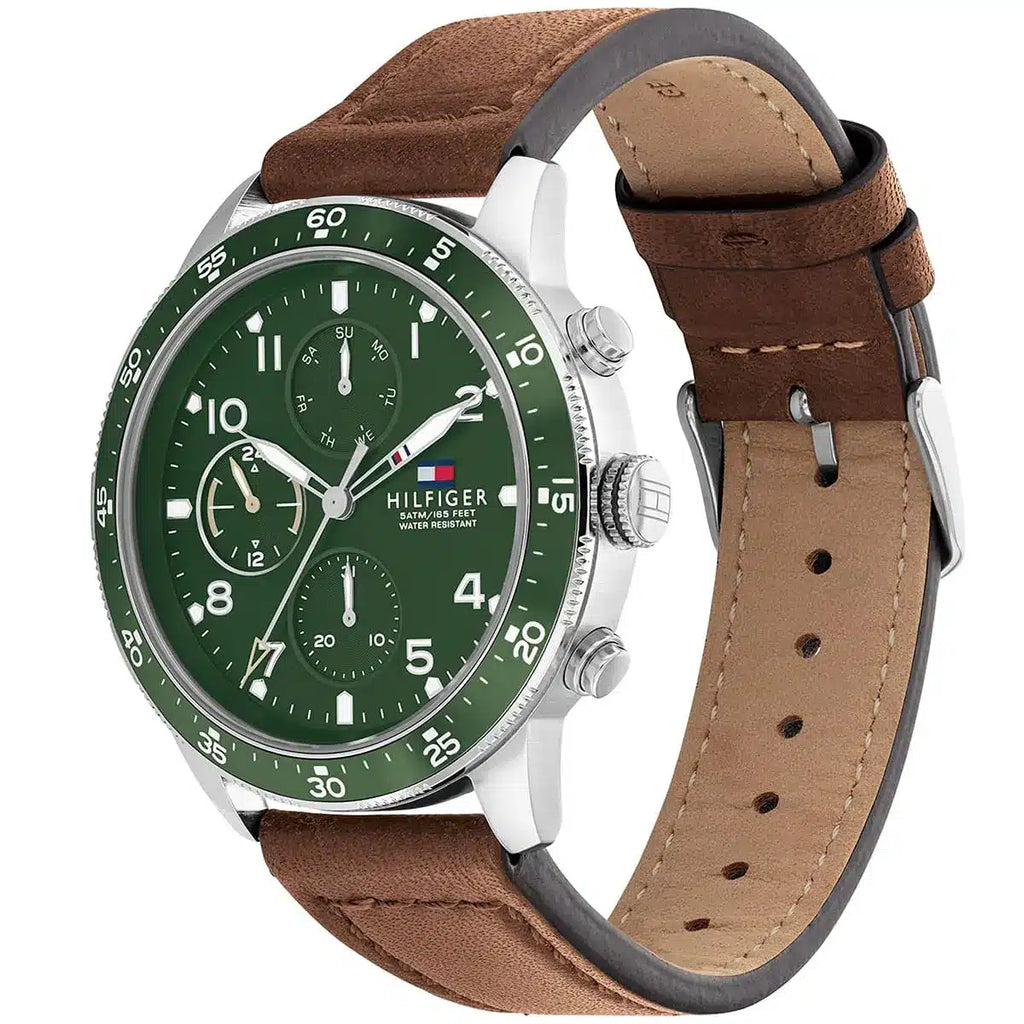 Tommy Hilfiger Jimmy 1791948 herrklocka med brunt läderarmband och silver boett, visad framifrån.