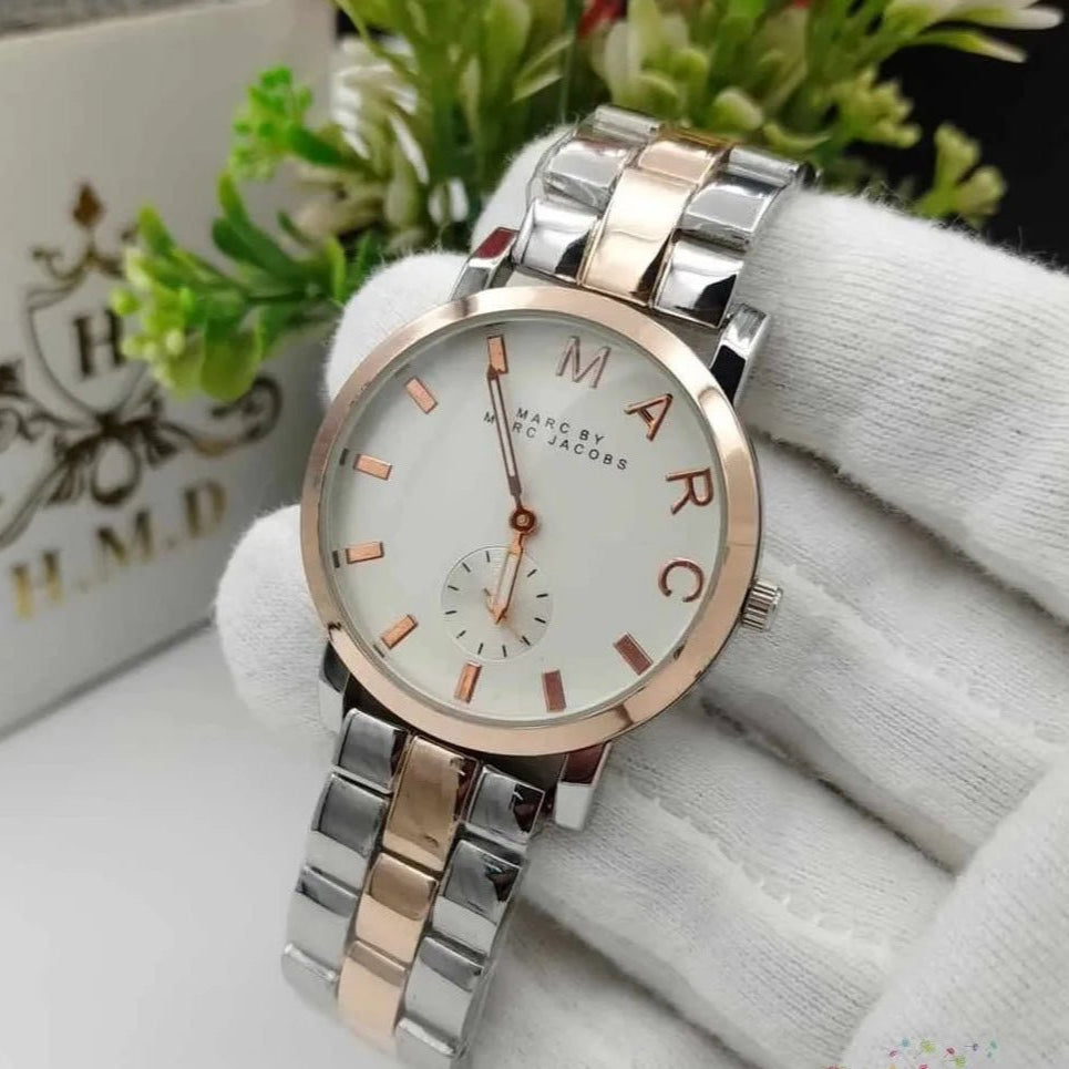 Produktbild av Marc Jacobs MBM3331, Baker damklocka med 28 mm boett.