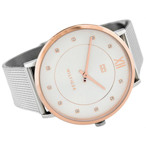 Tommy Hilfiger Sloane 1781811 damklocka med silverfärgat stålarmband och roséguldfärgad boett, visad framifrån.