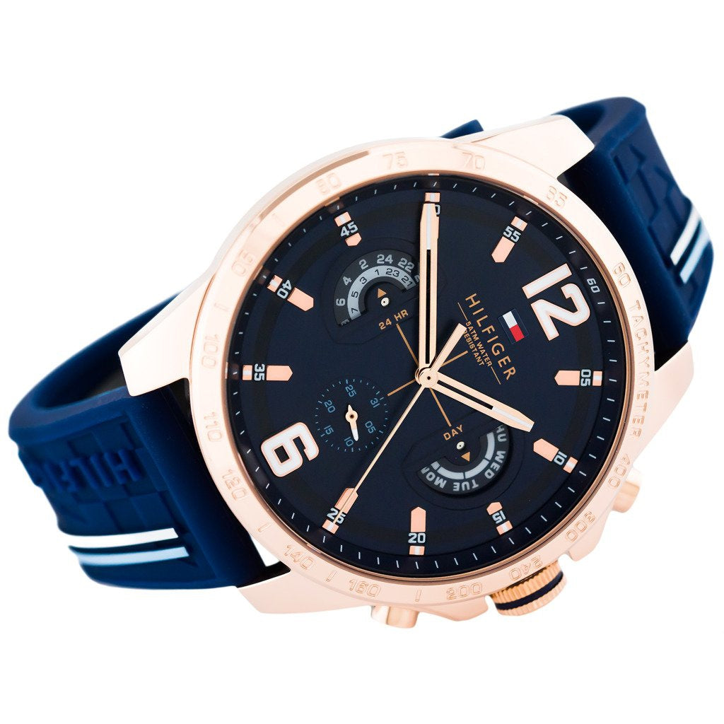 Tommy Hilfiger Decker 1791474 herrklocka med blått silikonarmband och roséguldfärgad boett, visad framifrån.