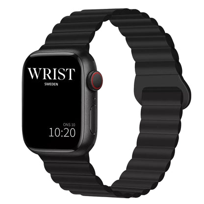 Svart armband i silikon till apple watch av modellen Decoded Band från Wrist Sweden